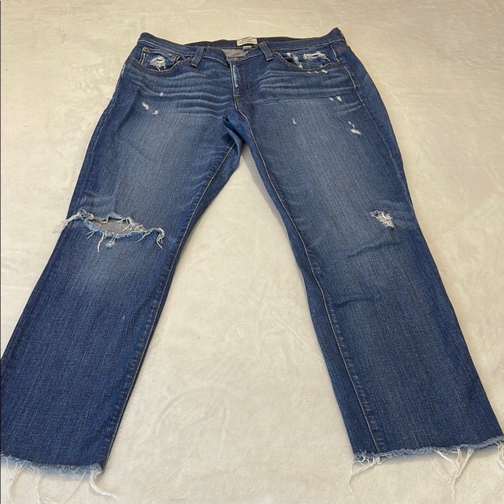 J CREW SLIM BROKEN IN BOYFRIEND SIZE 28 Women's Distressed Blue Jeans - Picture 1 of 7